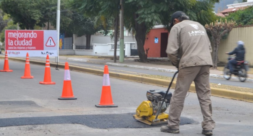Realizan intervención conjunta entre el Municipio y provincia con bacheo en avenida San Francisco
