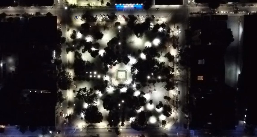 Municipio renov&oacute; toda la iluminaci&oacute;n de la Plaza 9 de julio