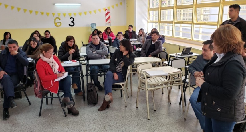 Pruebas Aprender 2019: Capacitan a docentes y directivos de escuelas secundarias