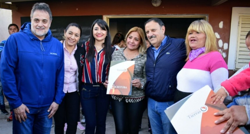 Más de 160 familias recibieron sus escrituras