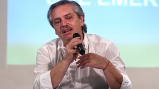 Fernández prometió volver a crear el Ministerio de Ciencia y Tecnología