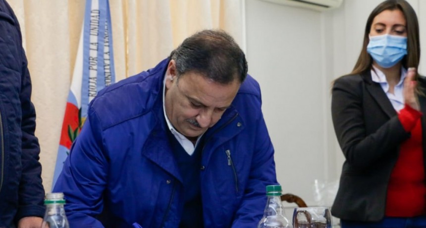 Ricardo Quintela puso en funciones al nuevo director del Hospital de Chilecito