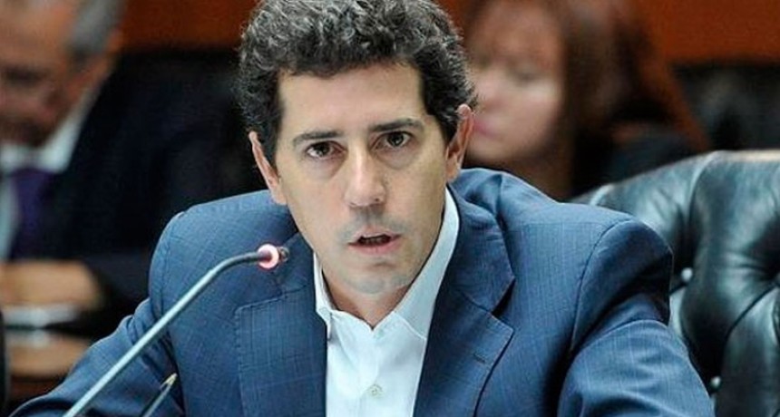 Wado de Pedro quedó aislado por mantener contacto con una persona con COVID-19