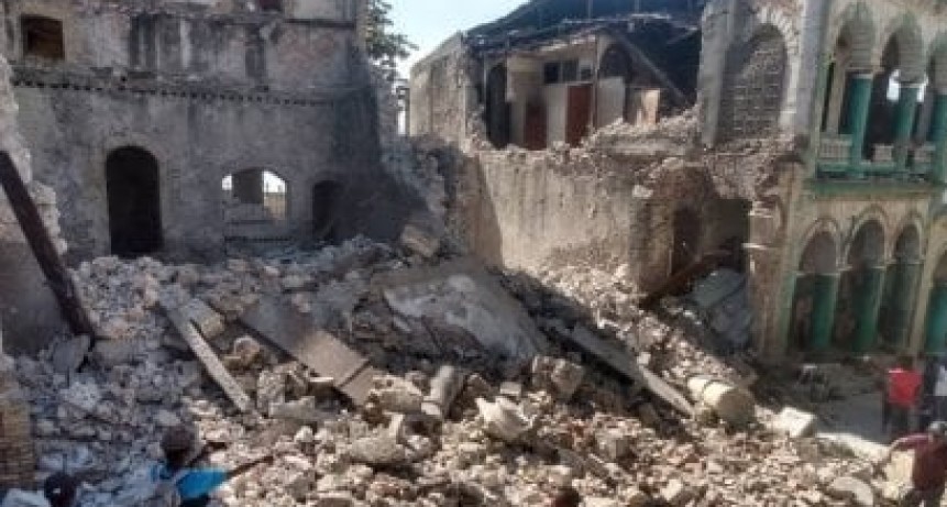 Terremoto en Haití: 1.297 muertos y cientos de personas atrapadas entre los escombros