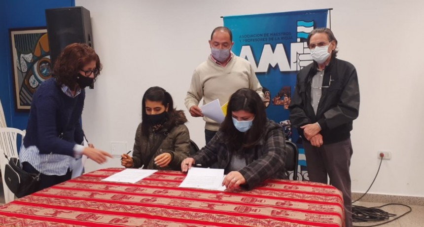 AMP firmó convenio con la UNLaR