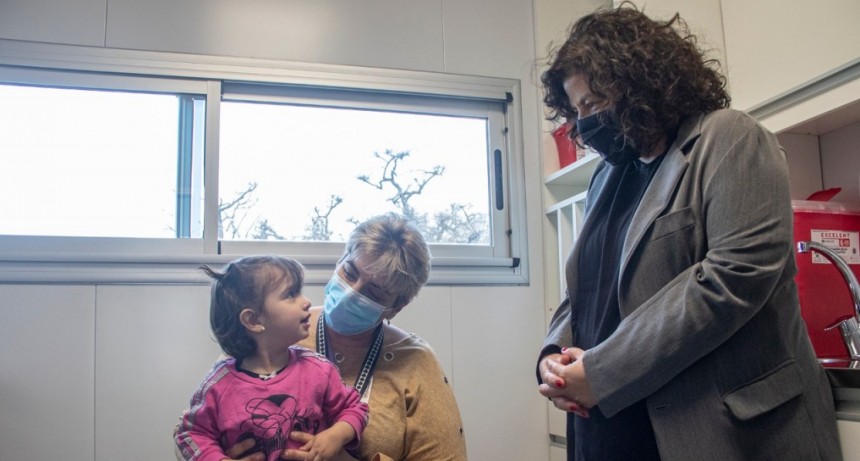 Vizzotti encabezó el inicio de la campaña de vacunación pediátrica