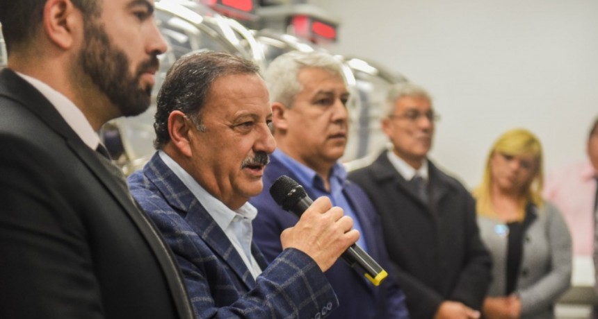 El gobernador inauguró remodelación del salón de sorteos y entregó equipamiento en AJALAR