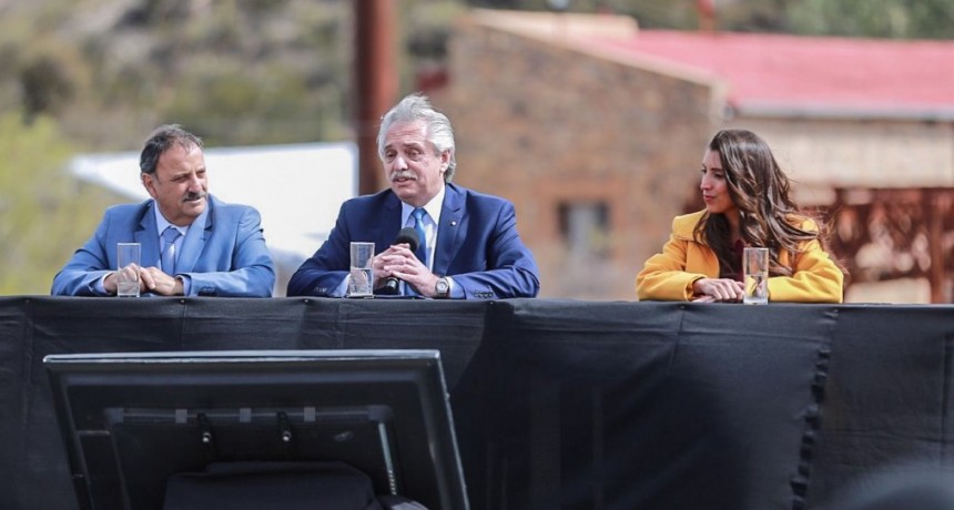 Alberto Fernández y Ricardo Quintela encabezaron el acto por el aniversario de la muerte del Gral. José de San Martín