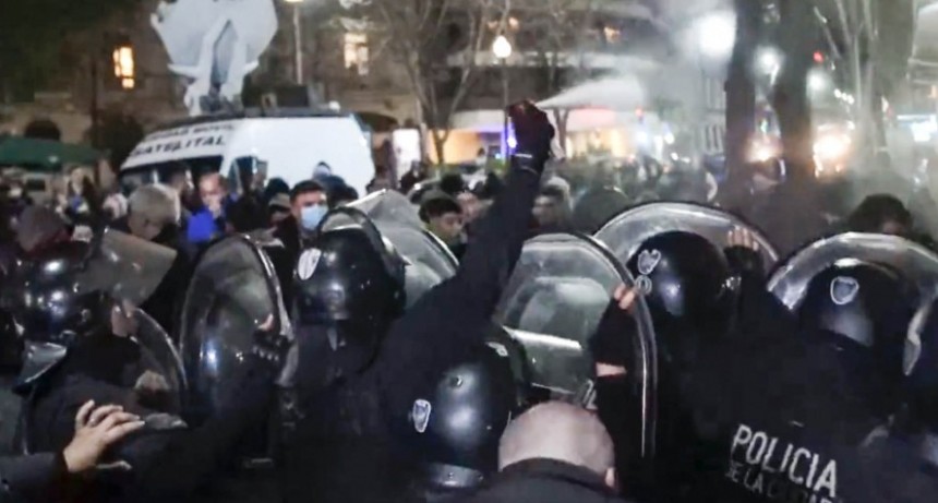 Cristina tras la represión frente a su casa: 