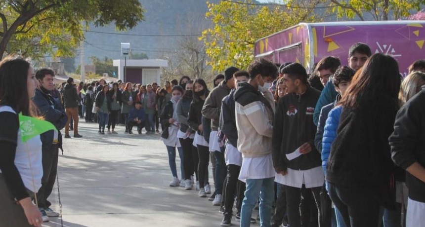 Banco Rioja  participó en la EXPO UNdeC en Chilecito y realizó la apertura de cuentas bancarias para jóvenes de entre 13 y 17 años 