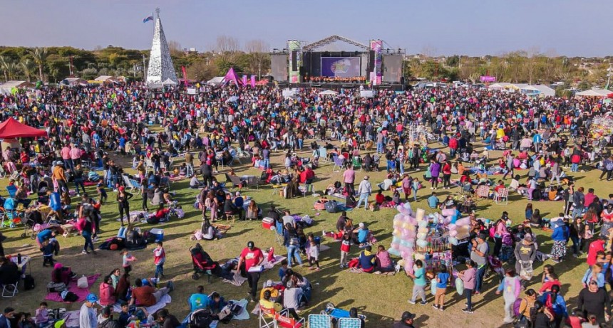 Miles de riojanas y riojanos colmaron el Parque de la Ciudad