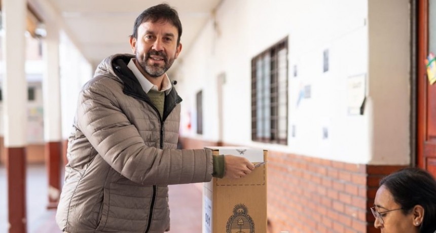 Felipe Álvarez votó y pidió que todos concurran para 