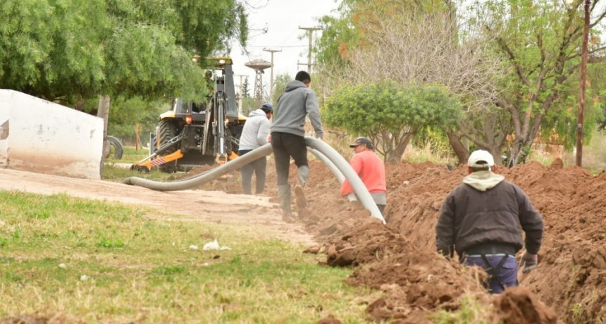 Crisis hídrica en Chamical: Dio inicio la construcción de un nuevo acueducto 