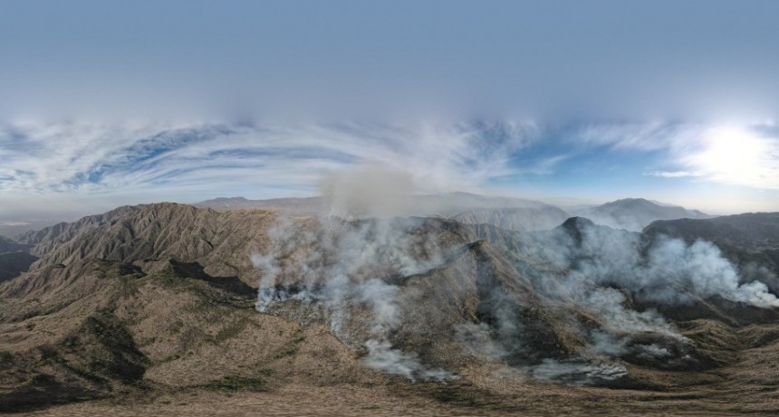 Continúan las labores en el Cerro de la Cruz para sofocar el incendio