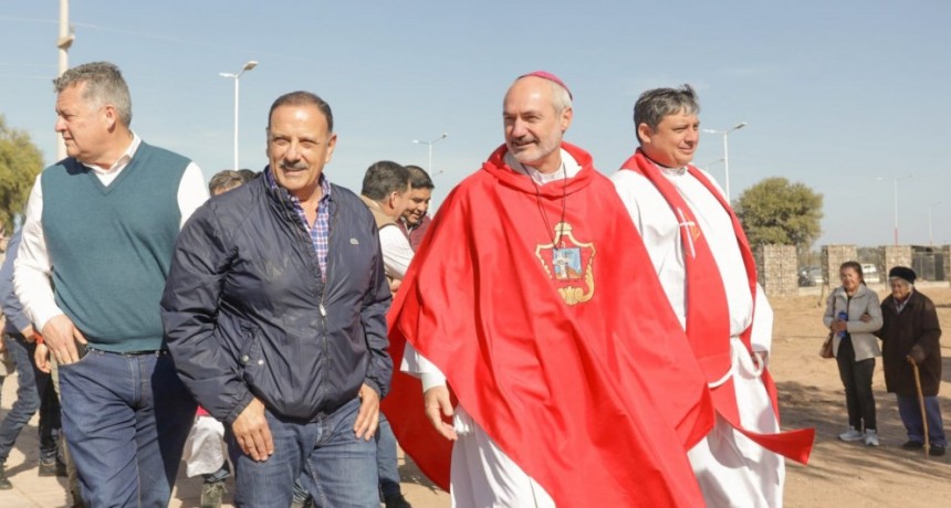 Quintela acompañó la ceremonia que recordó al Obispo y mártir Monseñor Angelelli