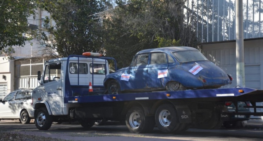 Municipio continúa levantando vehículos abandonados