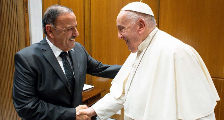 El gobernador Ricardo Quintela se reunió con el Papa Francisco