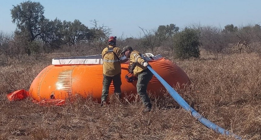 Continuan las tareas para combatir el incendio en el Cordón del Velasco