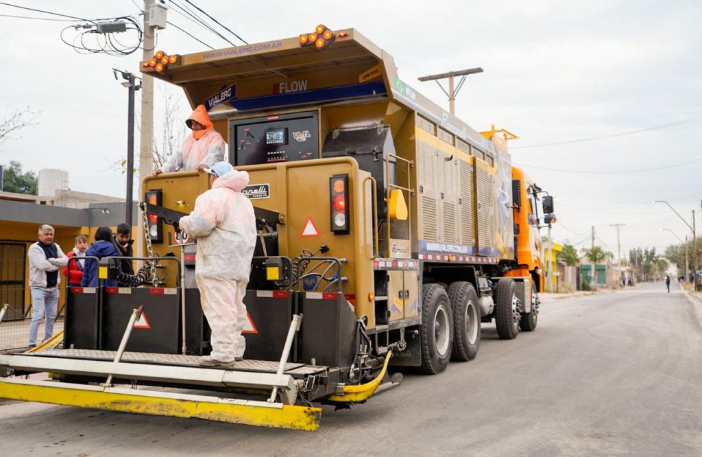 Con nueva tecnología, Provincia y Municipio avanzan en la recuperación de calles en barrios capitalinos