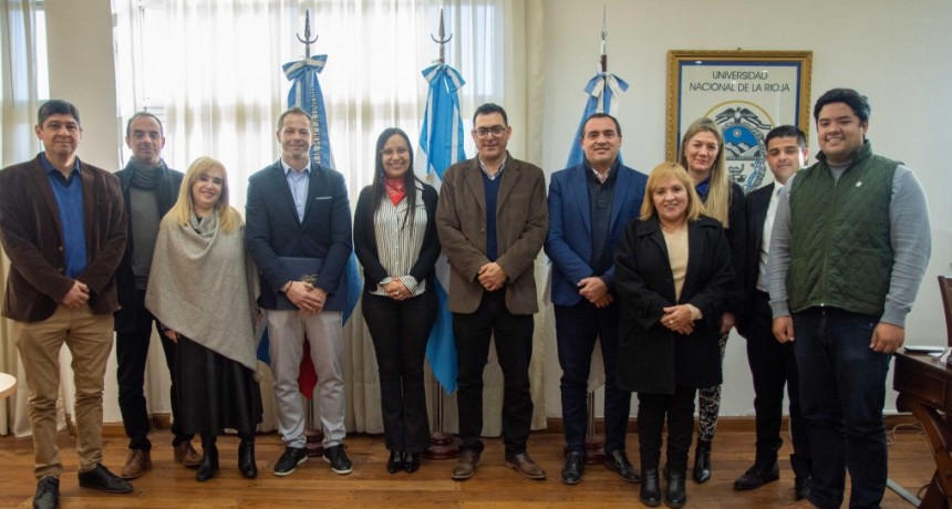 Álbarez Gómez desempolvó la fábrica de medicamentos de la UNLaR y vuelve a funcionar tras 15 años