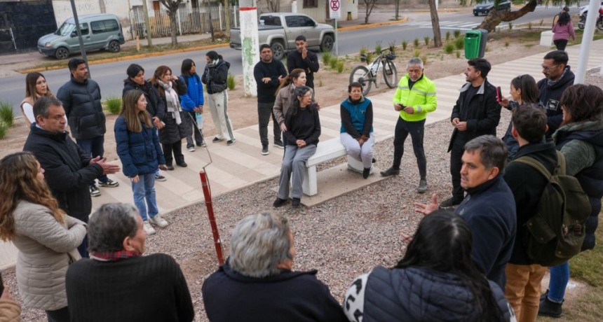 Armando Molina dialogó con vecinos del Paseo Monteagudo y avanza la obra en el sector