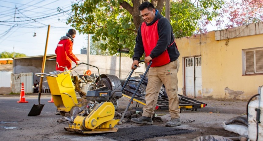 El Municipio Capital llevó su plan de bacheo al barrio San Martín