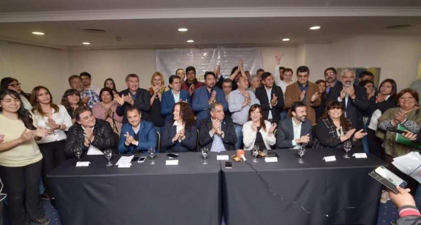 Julio Martínez y Tere Luna presentaron sus candidatos