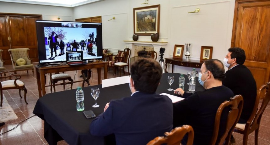  Quintela participó de la entrega de viviendas en el aniversario de Nonogasta