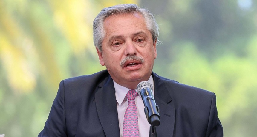 El Presidente recorrerá una empresa de calzado deportivo que reabrió este año