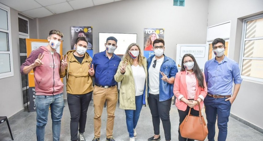 Pedrali se reunió con jóvenes profesionales y estudiantes 