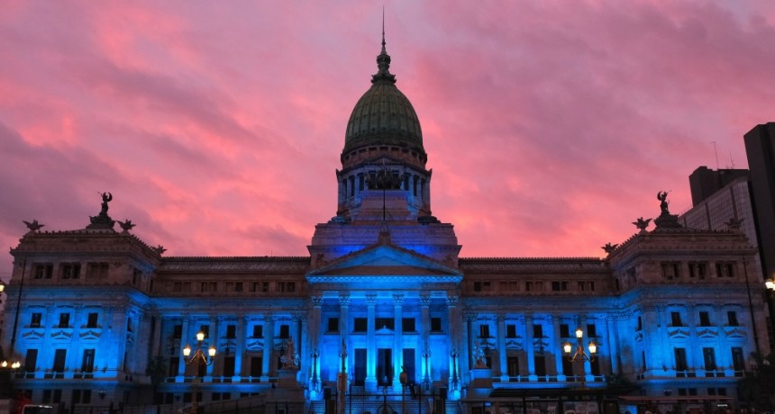 El Congreso, iluminado de azul por el Día Nacional de las Personas Sordas