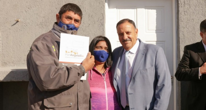 Quintela hizo entrega de viviendas del Plan Angelelli en San Blas de los Sauces