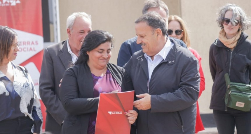  En Milagro y Catuna el gobernador entregó más hogares del Plan Angelelli