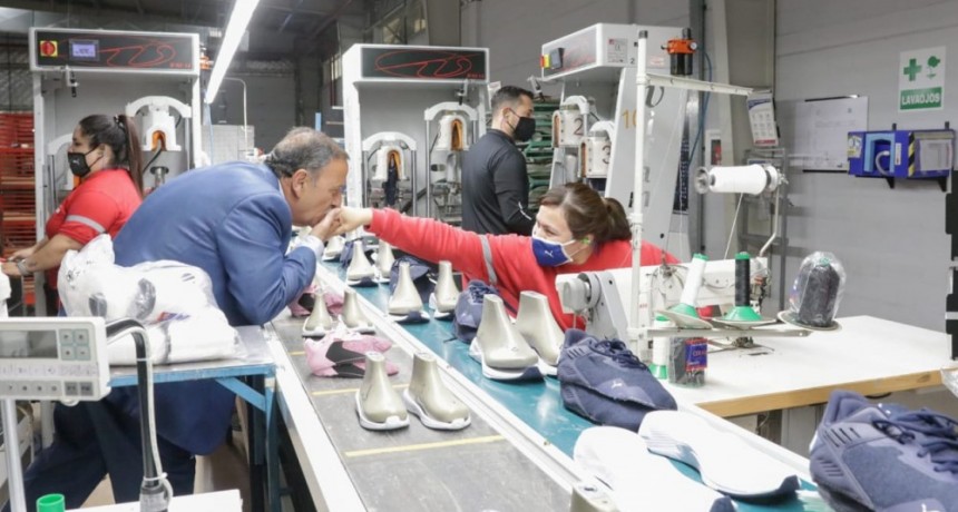 Fabrica Puma: Quintela encabezó la puesta en marcha de dos nuevas líneas productivas y 880 puestos de trabajo