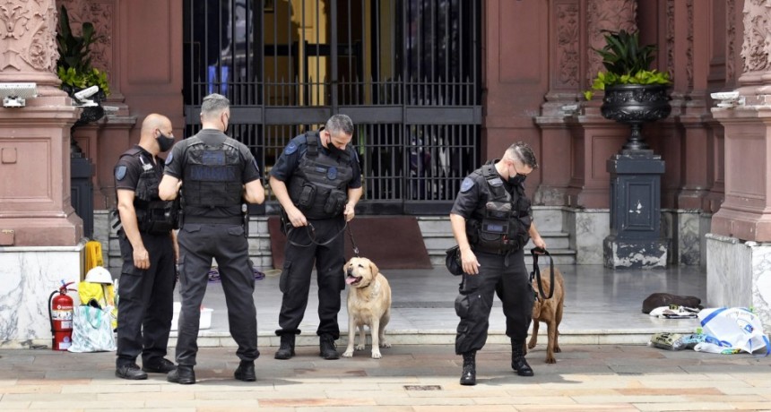 Una amenaza de bomba en Casa Rosada obligó a desplegar operativo de seguridad