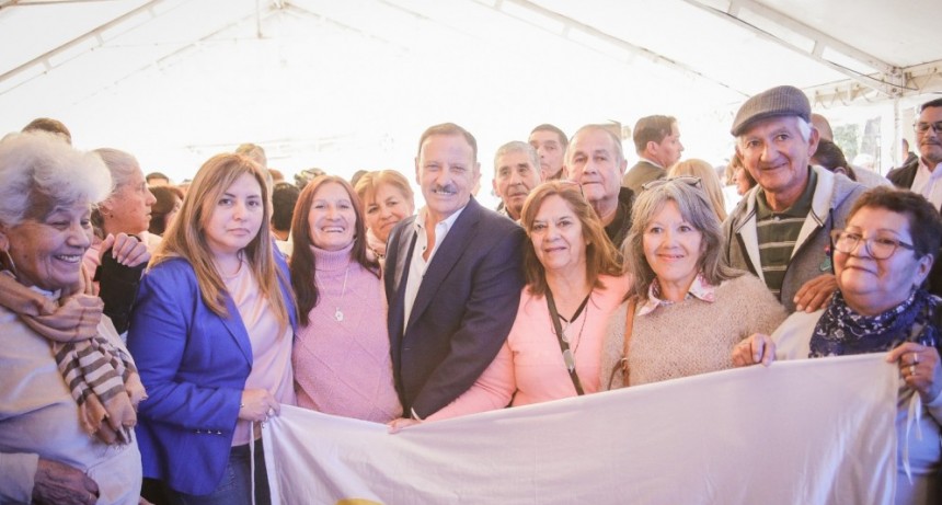 Quintela anunció que afiliadas y afiliados de PAMI podrán acceder a más de 3 mil medicamentos gratuitos en FARMAPOS