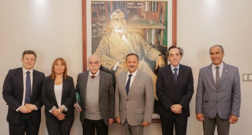  Quintela se reunió con constitucionalistas que participan del Congreso Gonzaleano