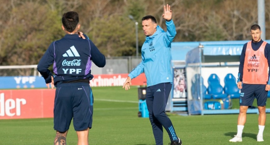 La selección argentina entrenó de cara a las eliminatorias sudamericanas sin Messi 