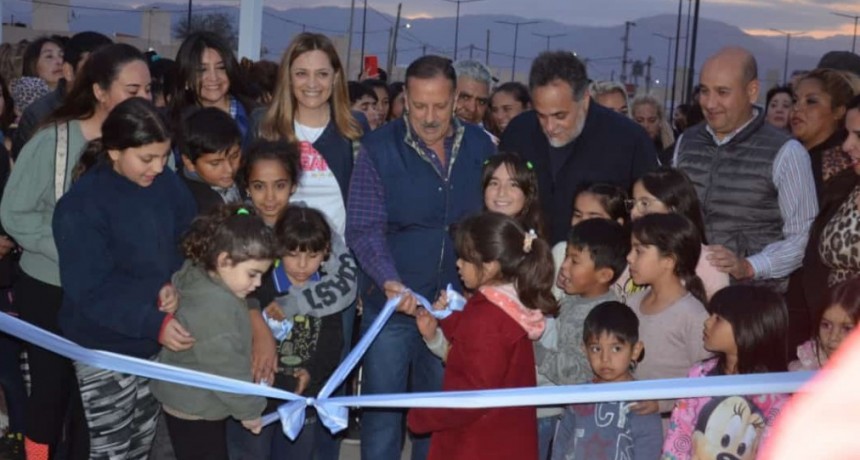 Quintela inauguró una plaza en la zona este de la capital