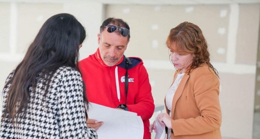 Karina Becerra recorrió la obra de los nuevos juzgados de familia