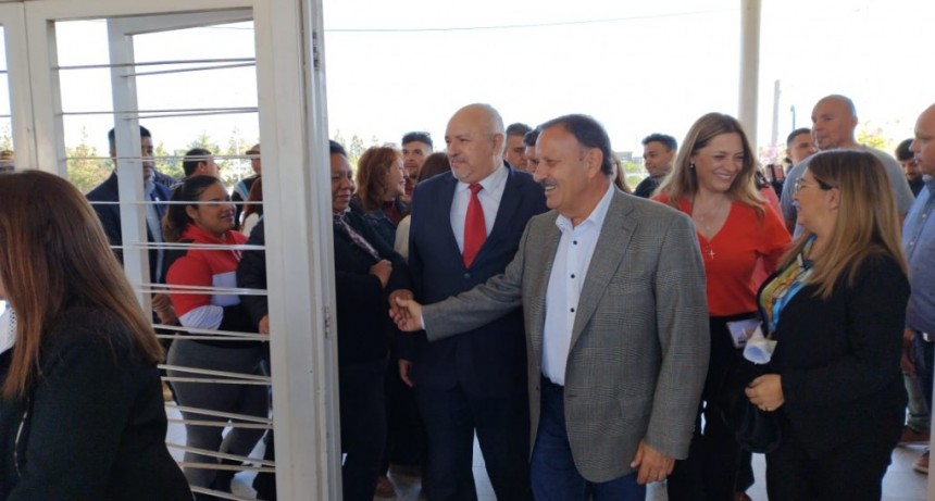 Quintela entregó a 385 docentes del nivel secundario sus titularizaciones