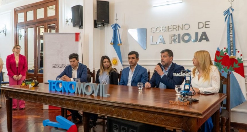 El Gobierno Provincial pone en marcha el “Tecno Móvil” en escuelas primarias