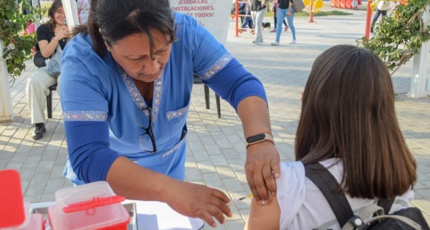 Salud anunció la ampliación del Plan de Vacunación contra el Dengue para jóvenes a partir de los 15 años