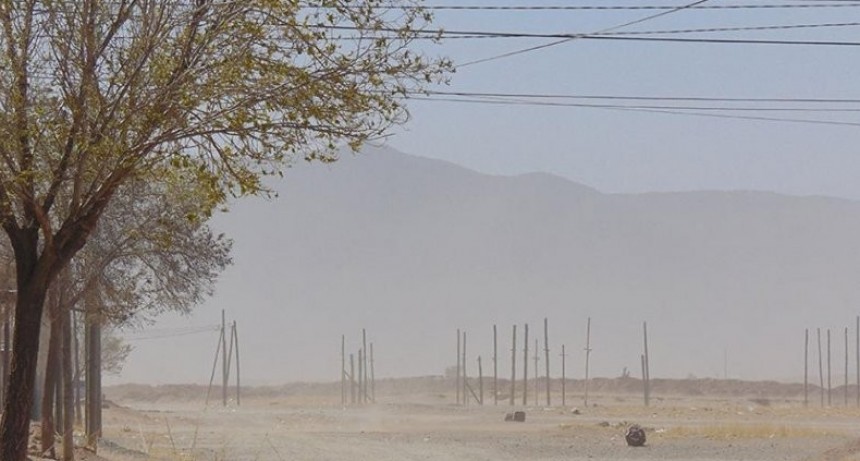 El COE emitió un alerta por vientos y polvo en suspensión 