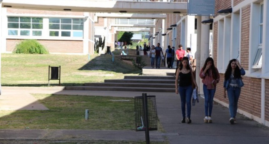 UNLaR: ya hay dos fórmulas confirmadas y el oficialismo no define quien encabezará la lista