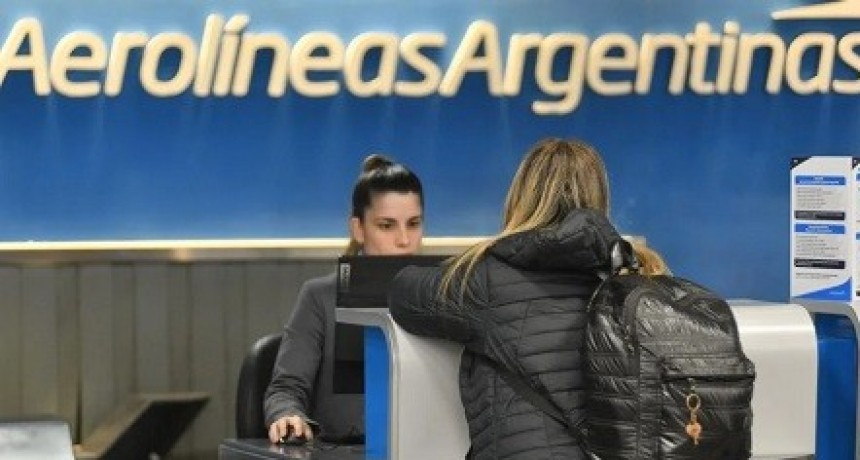 Gremios aeronáuticos marchan al Congreso contra la privatización de Aerolíneas Argentinas