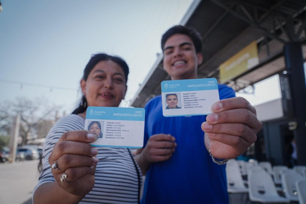 El Gobierno provincial refuerza la seguridad alimentaria con la entrega de carnets a más de 120 emprendedores