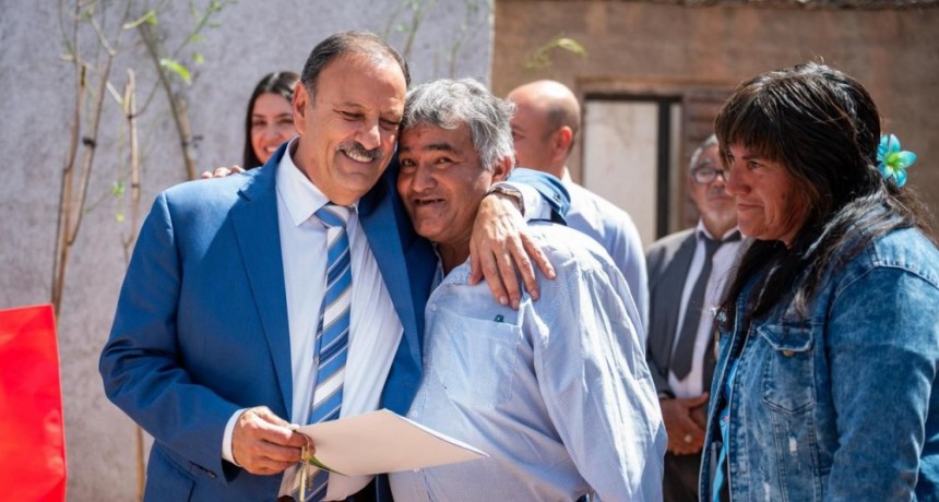 La Provincia entregó 19 viviendas a familias de Salinas de Bustos