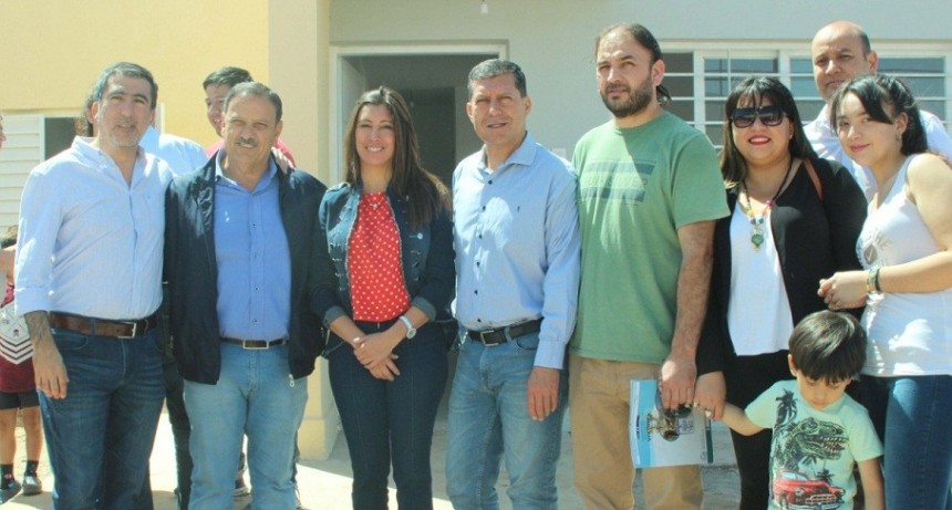 Casas y Quintela entregaron viviendas en la zona sur