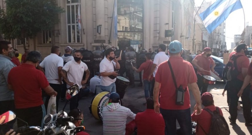 Reclamo de trabajadores de San Francisco terminó con heridos y detenidos